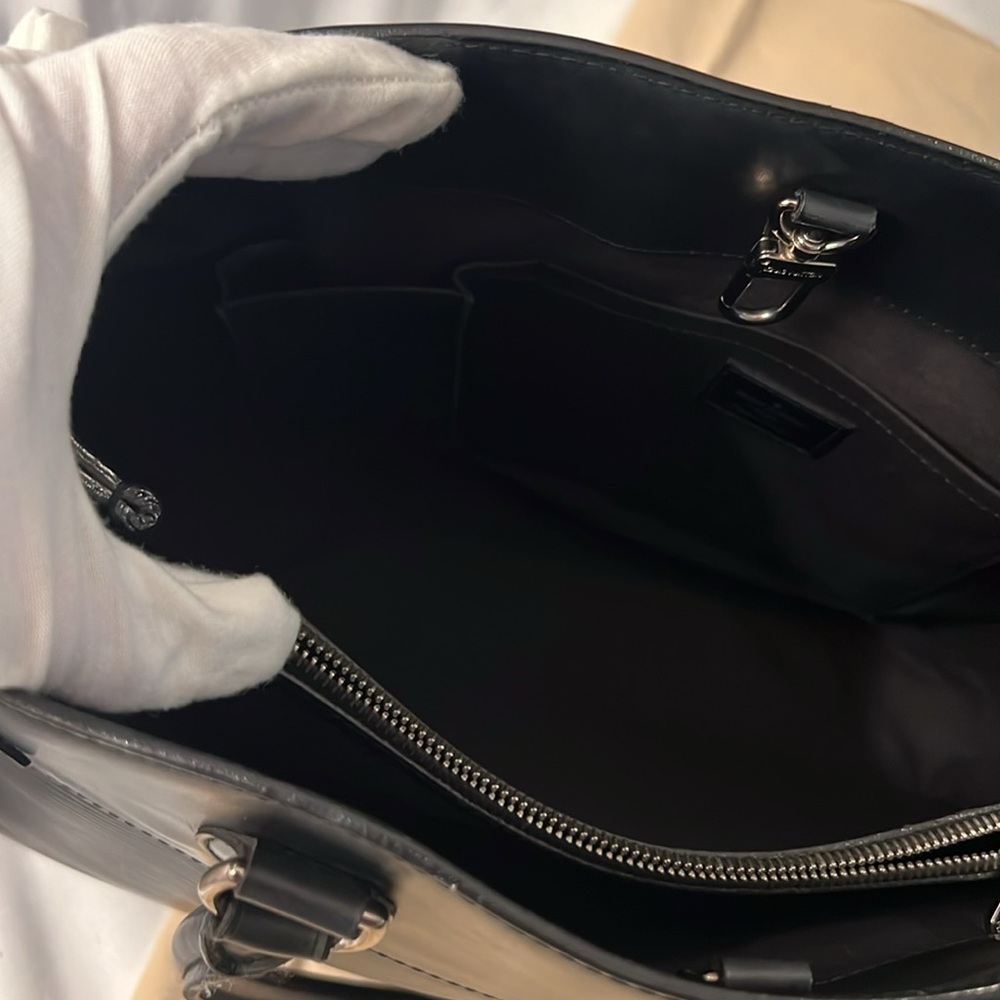 Louis Vuitton Black Epi Leather Passy GM Bag - Picture 13 of 16